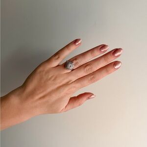 2.39 CARATS NATURAL DIAMOND RING SET IN PLATINUM